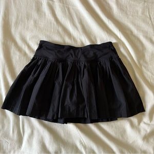 Lululemon black pleated tennis skirt size 2